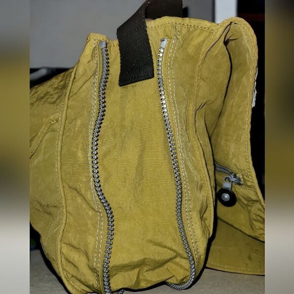 Kipling Expandable Messenger Crossbody Bag in Great Condition - Picture 9 of 12